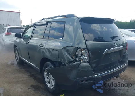 2013 Toyota Highlander Se V6 z USA, uszkodzony, nr VIN 5TDBK3EH3DS180662